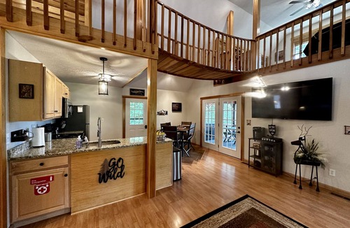 Salt Lick Cabin | Cozy cabin with views of Cave Run Lake-2 miles from Zilpo beach