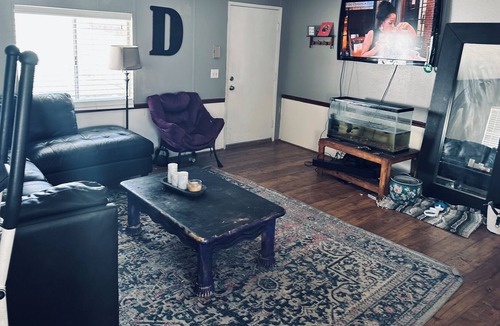 Valencia Cottage | Cozy cottage located minutes from LA.