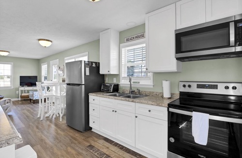 Surf City Cottage | Cozy Cottage steps from the beach small pet friendly
