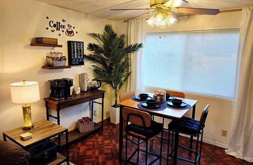Springfield House | Cozy Elevated Luxury - King Bed, Coffee Bar, Sleeps 5