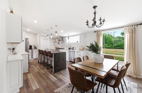 Three Oaks House | Cozy Haven