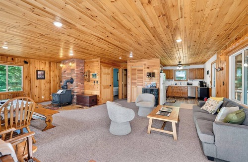 Cable Cottage | Cozy Pines on Diamond Lake
