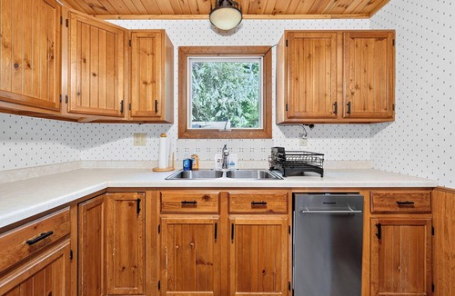 Cable Cottage | Cozy Pines on Diamond Lake