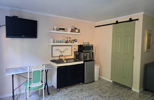 Point Loma Heights Apartment | Cozy private entrance studio in heart of Point Loma Beach community