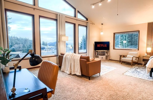Juneau Apartment | Cozy Private Studio + Great View