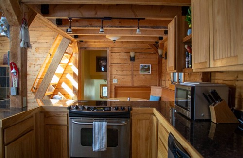 Bozeman House | Cozy Rustic Mountain Cabin | Breathtaking Views