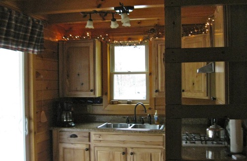 Campton Cabin | Cozy Secluded hillside view Cabin with wi-fi