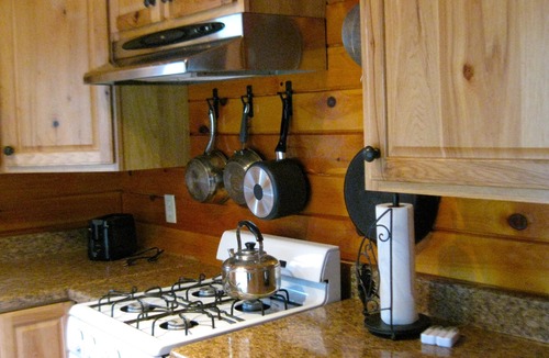 Campton Cabin | Cozy Secluded hillside view Cabin with wi-fi