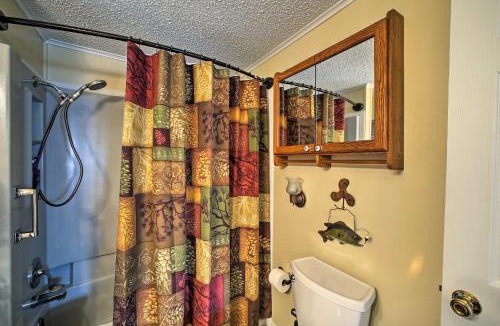 Cotter House | Cozy Waterfront Cottage w/Deck on White River!