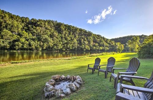 Cotter House | Cozy Waterfront Cottage w/Deck on White River!
