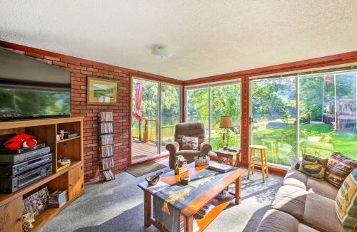 Cotter House | Cozy Waterfront Cottage w/Deck on White River!
