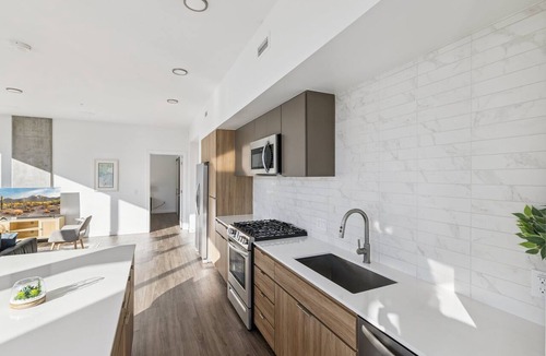 Downtown Phoenix Apartment | CozySuites Adeline 2BR - gym, pool, valet parking!