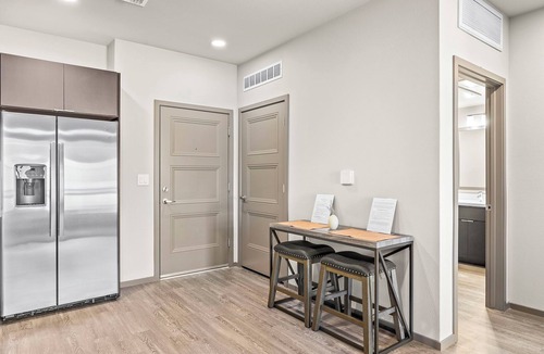 Glendale Sports and Entertainment District Apartment | CozySuites at Westgate