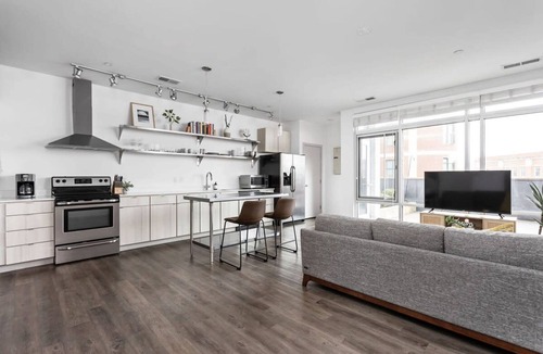 Lockerbie Square Apartment | Cozysuites on Mass With Garage Parking 15