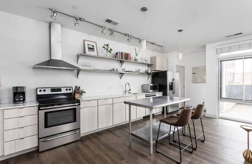 Lockerbie Square Apartment | Cozysuites on Mass With Garage Parking 15