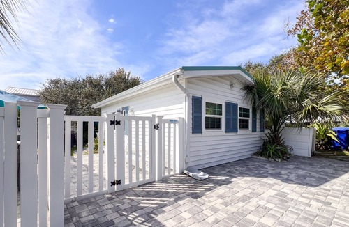 Crescent Beach House | Crescent Beach Bungalow | Dog-Friendly
