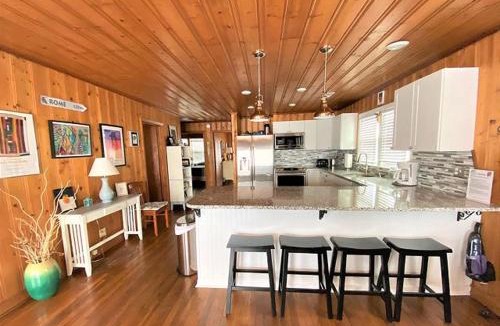 North Myrtle Beach House | Cricket Cottage- Appox 528 Feet to the Beach