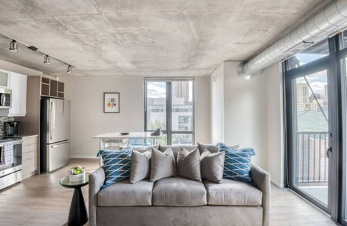 Downtown Minneapolis Apartment | CW 2BR Sky Lounge Rooftop Pool Gym 1120 NEW B