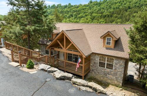 Branson West Cabin | Dakota Lodge Home