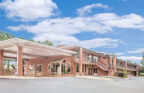 Benton Hotel | Days Inn by Wyndham Benton