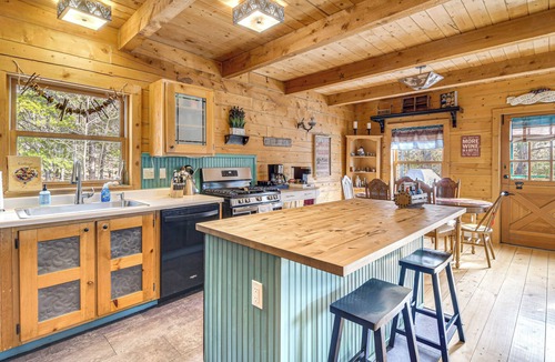 Black Hawk Cottage | Deck, Fire Pit & Grill: Log Cabin in Black Hawk