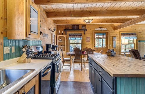 Black Hawk Cottage | Deck, Fire Pit & Grill: Log Cabin in Black Hawk