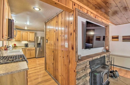 Pinetop-Lakeside Cottage | Deck & Grill: Pet-friendly Lakeside Cabin