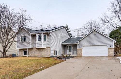 Maplewood House | Deck & Outdoor Dining! Spacious St Paul Getaway