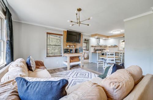 Myrtle Grove House | Deck & Spacious Yard! Wilmington Gem on Half-Acre