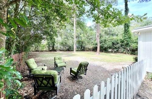 Valdosta Cottage | Decorator's Cozy Cottage adjacent to VSU and SGMC