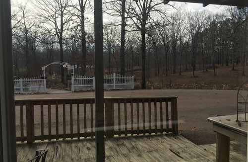 Hernando Cottage | Deer Run - Hidden Gem Where You Can Enjoy Woods, Wildlife, and Gardens