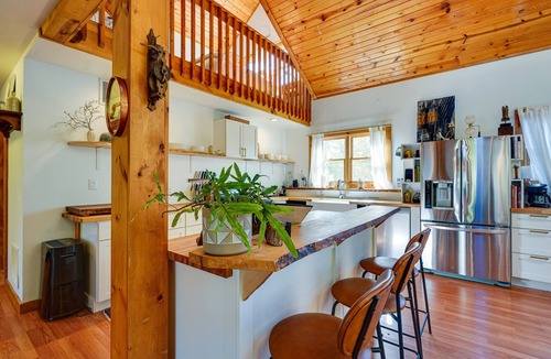 Delaware Cabin | Delaware 'Wooded River Retreat' w/Views & More
