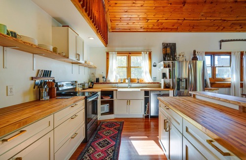 Delaware Cabin | Delaware 'Wooded River Retreat' w/Views & More