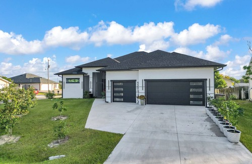 Harris House | Delightful 4-bedroom 4 full bath and one Den house with AC and heater Lehigh