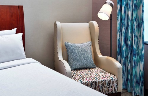 Valencia Hotel | Deluxe Oversized 2-Queen Corner Room | 0.1 Miles to Six Flags Magic Mountain