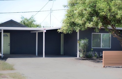 Encanto House | Designer Midcentury Cabin in downtown Phoenix