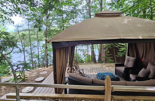 East Wakefield House | DIRECT Lake Waterfront - Peace and quiet; dog friendly!
