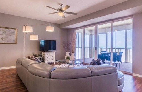 Vanderbilt Beach Condo | Directly on Vanderbilt Beach