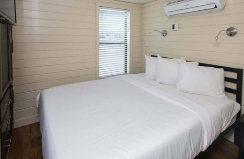 Camp Verde House | Dive Into Your Dream Vacation! 2 Spacious Units, Outdoor Pool, FREE Parking!