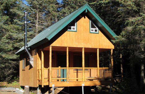 Anchor Point Cabin | Does the mention of Alaska draw your curiosity?