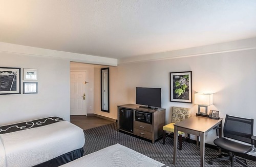Ahwatukee Foothills Hotel | Double Beds Room, La Quinta Inn Phoenix Chandler, Free Breakfast