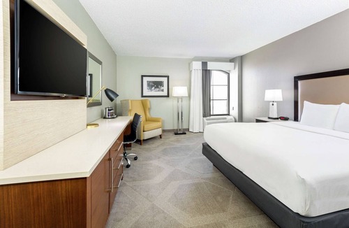 Swede Hill Hotel | DoubleTree by Hilton Austin - University Area