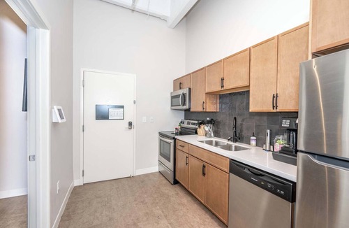 Central Business District Apartment | Downtown Cincinnati 2BR | Walk to Reds & Casino