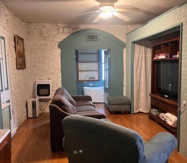 Eureka Springs Historic District Apartment | Downtown Hideaway Ste Piedmont