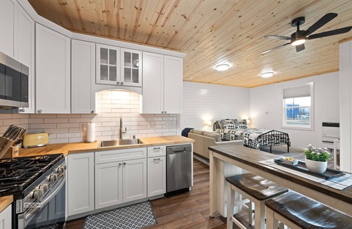 Palmer House | Downtown Home & Studio Apt! Walk to Shops & Cafes!