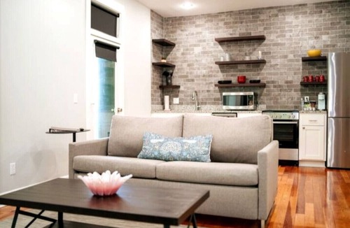 Eureka Springs Historic District Condo | Downtown+HotTub+Wifi+FreeParking @151 Spring Ste F