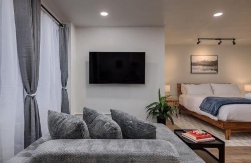 Downtown Anchorage Apartment | Downtown Nordic Studio - King Bed - Walkable