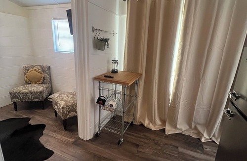Ocoee Cottage | Dragonfly Cottage~Tiny Home Getaway 20-30 min from Major attractions!