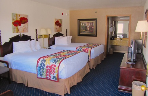 Branson Theater District Hotel | Dutton Inn