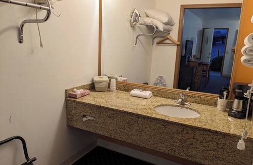 Branson Theater District Hotel | Dutton Inn